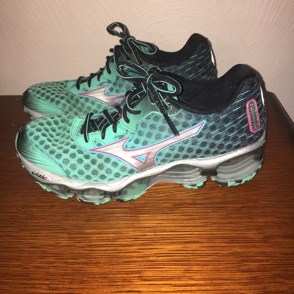 mizuno wave prophecy 4